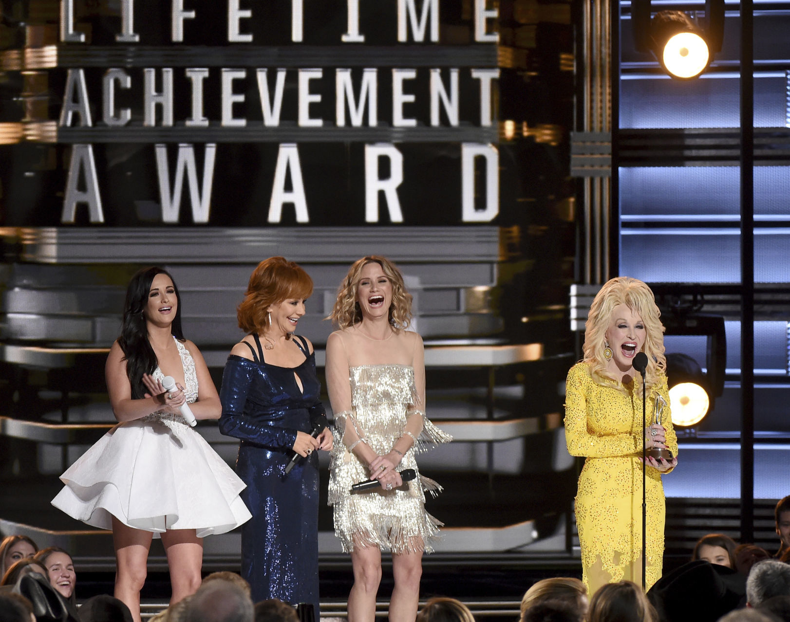Dolly Parton, 2016